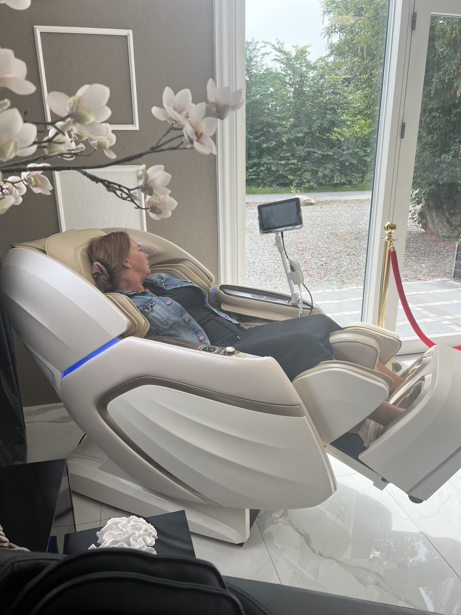 Apollo AI white massage chair - in use